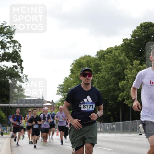 29.06.2025 - hella hamburg halbmarathon Jannik Wohlers http://msf.ph/oto/8146196 29.06.2025 10:10:49 Lombardsbrücke 1723, 2868, 3837, 4287, 5254, 5653, 7271, 8171, 8206, 8207, 8368, 8561, 9119, 10196, 11149, 12286, 12571, 12836, 13603, 14022, 14149, 15009, 15252, 15908, 16383, 17142, 17500, 17787, 19172, 19241 meine-sportfotos.de