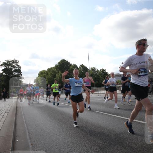 29.06.2025 - hella hamburg halbmarathon Jannik Wohlers http://msf.ph/oto/8146198 29.06.2025 09:58:48 Lombardsbrücke 1506, 1715, 1719, 1972, 2741, 2911, 3037, 3112, 3715, 4467, 4839, 5391, 5420, 5457, 5458, 5492, 5866, 6390, 6399, 6416, 7033, 7037, 7129, 7130, 7232, 7395, 7864, 8509, 8772, 8798, 9884, 10266, 10519, 11041, 11068, 11542, 11588, 11589, 11604, 11625, 11689, 12014, 12186, 12406, 12495, 12527, 12949, 13792, 13869, 15000, 15156, 15407, 15446, 15686, 15856, 15884, 16334, 16467, 16868, 17198, 17383, 18133, 18746, 18835, 19047 meine-sportfotos.de