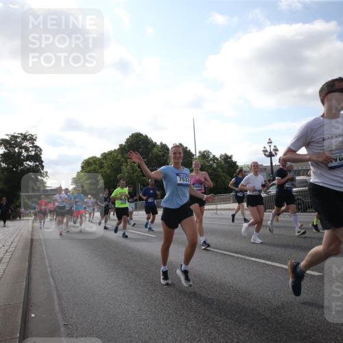 29.06.2025 - hella hamburg halbmarathon Jannik Wohlers http://msf.ph/oto/8146204 29.06.2025 09:58:48 Lombardsbrücke 1506, 1715, 1719, 1972, 2741, 2911, 3037, 3112, 3715, 4467, 4839, 5391, 5420, 5457, 5458, 5492, 5866, 6390, 6399, 6416, 7033, 7037, 7129, 7130, 7232, 7395, 7864, 8509, 8772, 8798, 9884, 10266, 10519, 11041, 11068, 11542, 11588, 11589, 11604, 11625, 11689, 12014, 12186, 12406, 12495, 12527, 12949, 13792, 13869, 15000, 15156, 15407, 15446, 15686, 15856, 15884, 16334, 16467, 16868, 17198, 17383, 18133, 18746, 18835, 19047 meine-sportfotos.de