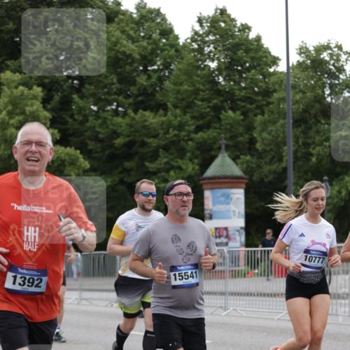 29.06.2025 - hella hamburg halbmarathon Jannik Wohlers http://msf.ph/oto/8146213 29.06.2025 10:47:36 Lombardsbrücke 1174, 1175, 1246, 1392, 1618, 1701, 2163, 2197, 2491, 2545, 2650, 3049, 3468, 4327, 4856, 5886, 7240, 7393, 7394, 7427, 7916, 8077, 8310, 8521, 8774, 9356, 9696, 9697, 10658, 10777, 10794, 11548, 11781, 11923, 12157, 12412, 12480, 12582, 14222, 14800, 15357, 15541, 15688, 15730, 16356, 16722, 17325, 17339, 17562, 17563, 17957, 18001, 18262, 18352, 18480, 19062, 19101 meine-sportfotos.de