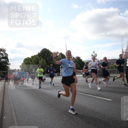 29.06.2025 - hella hamburg halbmarathon Jannik Wohlers http://msf.ph/oto/8146215 29.06.2025 09:58:49 Lombardsbrücke 1506, 1972, 2741, 2911, 3112, 3715, 4467, 4839, 5391, 5420, 5457, 5458, 5492, 5866, 6390, 6399, 6416, 7033, 7037, 7129, 7130, 7232, 7395, 7864, 8509, 8772, 9884, 9922, 10266, 10519, 11041, 11068, 11542, 11588, 11589, 11604, 11625, 11689, 12014, 12186, 12406, 12495, 12527, 12949, 13792, 13869, 13912, 15000, 15156, 15407, 15408, 15446, 15686, 15856, 15884, 16334, 16467, 16868, 17198, 18133, 18746, 18835, 19047 meine-sportfotos.de