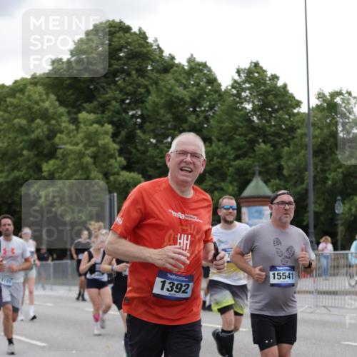 29.06.2025 - hella hamburg halbmarathon Jannik Wohlers http://msf.ph/oto/8146230 29.06.2025 10:47:37 Lombardsbrücke 1174, 1175, 1392, 1618, 1701, 2163, 2197, 2491, 2545, 2650, 2958, 3049, 3468, 4327, 4856, 5886, 7240, 7393, 7394, 7427, 7916, 8077, 8310, 8521, 8774, 9356, 9696, 9697, 10777, 10794, 11548, 11742, 11781, 11923, 12157, 12412, 12480, 12582, 14222, 14800, 15357, 15541, 15688, 15730, 16356, 16722, 17325, 17339, 17562, 17563, 17957, 18001, 18262, 18352, 18480, 19062, 19101 meine-sportfotos.de