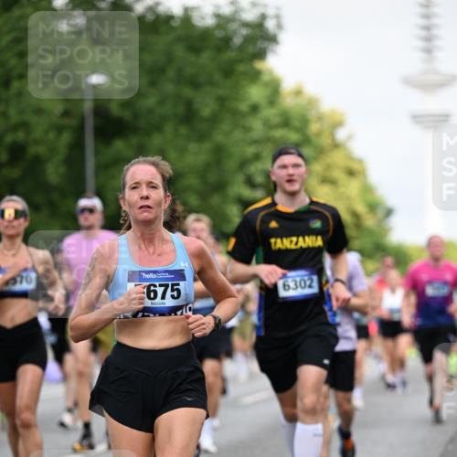 29.06.2025 - hella hamburg halbmarathon Dr. Thomas Lammeyer http://msf.ph/oto/8146232 29.06.2025 10:05:35 Kennedybrücke 1526, 1653, 1722, 1724, 2091, 2167, 2490, 2806, 2936, 2957, 3425, 3663, 3976, 4319, 4322, 4370, 5675, 6087, 6281, 0000, 6302, 6921, 6924, 7287, 7658, 7846, 8030, 8046, 8191, 8392, 8578, 8632, 8822, 8926, 10074, 10281, 10301, 10576, 10915, 11043 meine-sportfotos.de