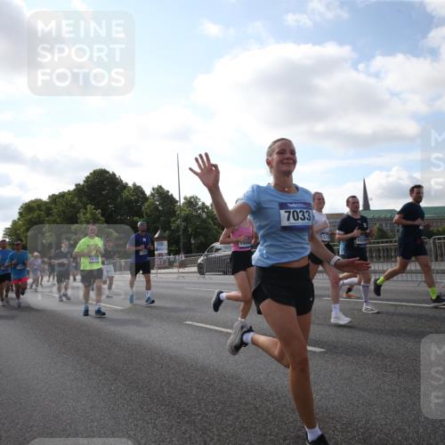 29.06.2025 - hella hamburg halbmarathon Jannik Wohlers http://msf.ph/oto/8146239 29.06.2025 09:58:49 Lombardsbrücke 1506, 1972, 2741, 2911, 3112, 3715, 4467, 4839, 5391, 5420, 5457, 5458, 5492, 5866, 6390, 6399, 6416, 7033, 7037, 7129, 7130, 7232, 7395, 7864, 8509, 8772, 9884, 9922, 10266, 10519, 11041, 11068, 11542, 11588, 11589, 11604, 11625, 11689, 12014, 12186, 12406, 12495, 12527, 12949, 13792, 13869, 13912, 15000, 15156, 15407, 15408, 15446, 15686, 15856, 15884, 16334, 16467, 16868, 17198, 18133, 18746, 18835, 19047 meine-sportfotos.de