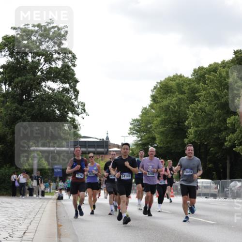 29.06.2025 - hella hamburg halbmarathon Jannik Wohlers http://msf.ph/oto/8146240 29.06.2025 10:10:51 Lombardsbrücke 1723, 2868, 3837, 5254, 5653, 7271, 8171, 8206, 8207, 8368, 8561, 9119, 10196, 10372, 11149, 11755, 12286, 12571, 12836, 13603, 14022, 14149, 15009, 15252, 15908, 16383, 17142, 17500, 17787, 18382, 19172, 19241 meine-sportfotos.de