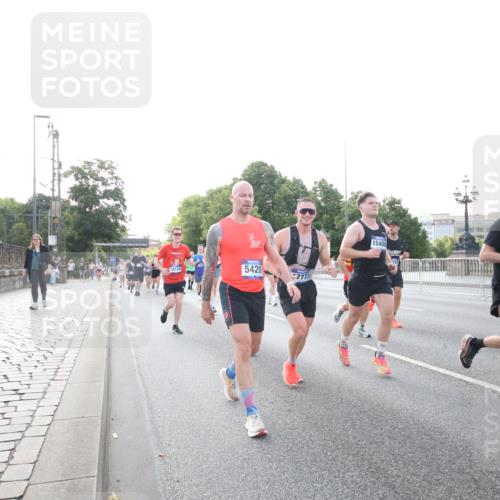 29.06.2025 - hella hamburg halbmarathon Jannik Wohlers http://msf.ph/oto/8146243 29.06.2025 09:58:57 Lombardsbrücke 1319, 1366, 1506, 1595, 1642, 2282, 2630, 3112, 3715, 4467, 4839, 5299, 5420, 5457, 5458, 5465, 5492, 5866, 6390, 6414, 6415, 6416, 7033, 7037, 7129, 7130, 7395, 7833, 7864, 8509, 8542, 8652, 8929, 9903, 9922, 10020, 10266, 10518, 10519, 11041, 11068, 11588, 11625, 11689, 12014, 12186, 12406, 12446, 12544, 12778, 12910, 12912, 12949, 13792, 13869, 13912, 15000, 15156, 15197, 15408, 15441, 15686, 15856, 15884, 16189, 16334, 16574, 16679, 16868, 17045, 17198, 17455 meine-sportfotos.de