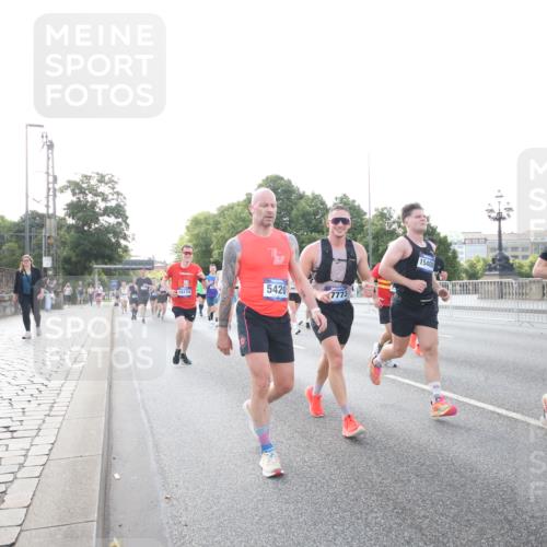29.06.2025 - hella hamburg halbmarathon Jannik Wohlers http://msf.ph/oto/8146248 29.06.2025 09:58:57 Lombardsbrücke 1319, 1366, 1506, 1595, 1642, 2282, 2630, 3112, 3715, 4467, 4839, 5299, 5420, 5457, 5458, 5465, 5492, 5866, 6390, 6414, 6415, 6416, 7033, 7037, 7129, 7130, 7395, 7833, 7864, 8509, 8542, 8652, 8929, 9903, 9922, 10020, 10266, 10518, 10519, 11041, 11068, 11588, 11625, 11689, 12014, 12186, 12406, 12446, 12544, 12778, 12910, 12912, 12949, 13792, 13869, 13912, 15000, 15156, 15197, 15408, 15441, 15686, 15856, 15884, 16189, 16334, 16574, 16679, 16868, 17045, 17198, 17455 meine-sportfotos.de