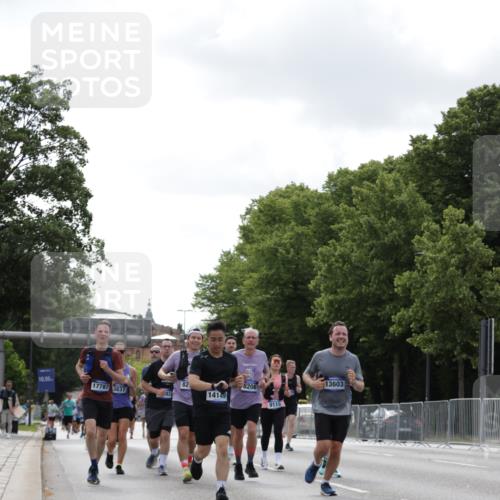 29.06.2025 - hella hamburg halbmarathon Jannik Wohlers http://msf.ph/oto/8146251 29.06.2025 10:10:51 Lombardsbrücke 1723, 2868, 3837, 5254, 5653, 7271, 8171, 8206, 8207, 8368, 8561, 9119, 10196, 10372, 11149, 11755, 12286, 12571, 12836, 13603, 14022, 14149, 15009, 15252, 15908, 16383, 17142, 17500, 17787, 18382, 19172, 19241 meine-sportfotos.de