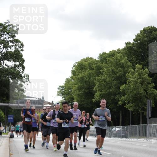 29.06.2025 - hella hamburg halbmarathon Jannik Wohlers http://msf.ph/oto/8146258 29.06.2025 10:10:51 Lombardsbrücke 1723, 2868, 3837, 5254, 5653, 7271, 8171, 8206, 8207, 8368, 8561, 9119, 10196, 10372, 11149, 11755, 12286, 12571, 12836, 13603, 14022, 14149, 15009, 15252, 15908, 16383, 17142, 17500, 17787, 18382, 19172, 19241 meine-sportfotos.de