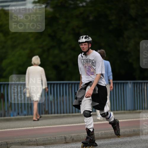 29.06.2025 - hella hamburg halbmarathon Dr. Thomas Lammeyer http://msf.ph/oto/8146262 29.06.2025 09:16:41 Kennedybrücke  meine-sportfotos.de