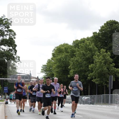 29.06.2025 - hella hamburg halbmarathon Jannik Wohlers http://msf.ph/oto/8146263 29.06.2025 10:10:51 Lombardsbrücke 1723, 2868, 3837, 5254, 5653, 7271, 8171, 8206, 8207, 8368, 8561, 9119, 10196, 10372, 11149, 11755, 12286, 12571, 12836, 13603, 14022, 14149, 15009, 15252, 15908, 16383, 17142, 17500, 17787, 18382, 19172, 19241 meine-sportfotos.de