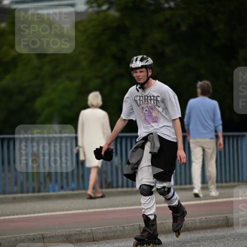 29.06.2025 - hella hamburg halbmarathon Dr. Thomas Lammeyer http://msf.ph/oto/8146267 29.06.2025 09:16:41 Kennedybrücke  meine-sportfotos.de