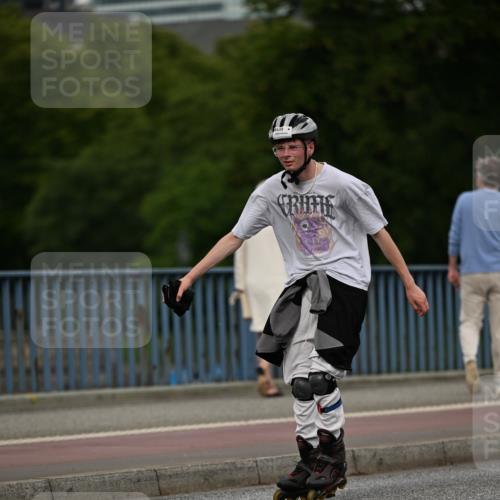 29.06.2025 - hella hamburg halbmarathon Dr. Thomas Lammeyer http://msf.ph/oto/8146271 29.06.2025 09:16:42 Kennedybrücke  meine-sportfotos.de