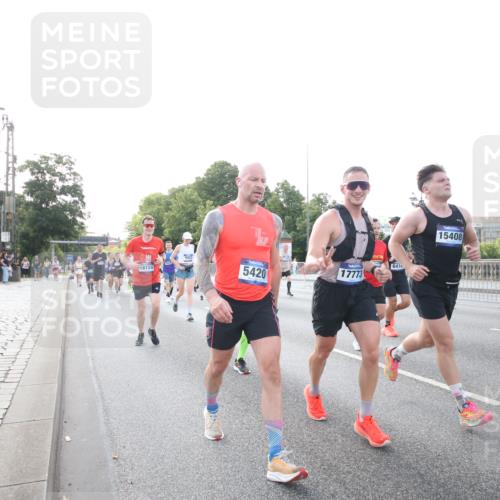 29.06.2025 - hella hamburg halbmarathon Jannik Wohlers http://msf.ph/oto/8146272 29.06.2025 09:58:57 Lombardsbrücke 1319, 1366, 1506, 1595, 1642, 2282, 2630, 3112, 3715, 4467, 4839, 5299, 5420, 5457, 5458, 5465, 5492, 5866, 6390, 6414, 6415, 6416, 7033, 7037, 7129, 7130, 7395, 7833, 7864, 8509, 8542, 8652, 8929, 9903, 9922, 10020, 10266, 10518, 10519, 11041, 11068, 11588, 11625, 11689, 12014, 12186, 12406, 12446, 12544, 12778, 12910, 12912, 12949, 13792, 13869, 13912, 15000, 15156, 15197, 15408, 15441, 15686, 15856, 15884, 16189, 16334, 16574, 16679, 16868, 17045, 17198, 17455 meine-sportfotos.de