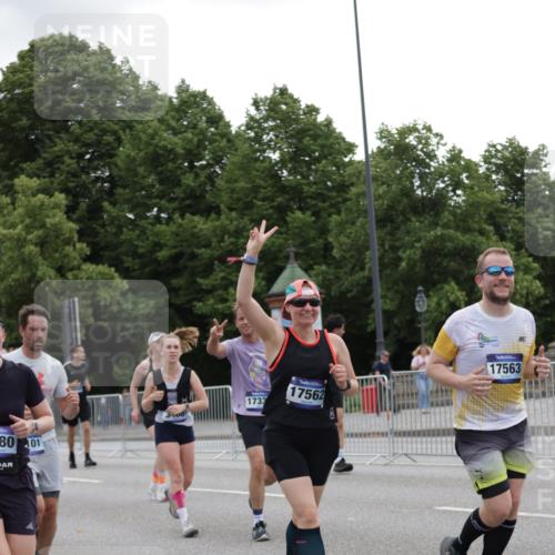 29.06.2025 - hella hamburg halbmarathon Jannik Wohlers http://msf.ph/oto/8146275 29.06.2025 10:47:38 Lombardsbrücke 1157, 1174, 1175, 1392, 1701, 2163, 2197, 2545, 2650, 2958, 3049, 3468, 3679, 4327, 4856, 5886, 5952, 7240, 7393, 7394, 7427, 7916, 8077, 8310, 8521, 8774, 9356, 9696, 9697, 10777, 10794, 11548, 11742, 11781, 11923, 12157, 12480, 14050, 14222, 14800, 15357, 15541, 15730, 16356, 16722, 17325, 17339, 17562, 17563, 17957, 18001, 18262, 18352, 18480, 19062, 19101 meine-sportfotos.de