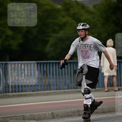 29.06.2025 - hella hamburg halbmarathon Dr. Thomas Lammeyer http://msf.ph/oto/8146279 29.06.2025 09:16:42 Kennedybrücke  meine-sportfotos.de