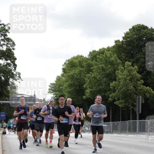 29.06.2025 - hella hamburg halbmarathon Jannik Wohlers http://msf.ph/oto/8146285 29.06.2025 10:10:51 Lombardsbrücke 1723, 2868, 3837, 5254, 5653, 7271, 8171, 8206, 8207, 8368, 8561, 9119, 10196, 10372, 11149, 11755, 12286, 12571, 12836, 13603, 14022, 14149, 15009, 15252, 15908, 16383, 17142, 17500, 17787, 18382, 19172, 19241 meine-sportfotos.de
