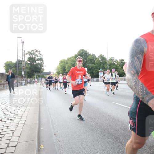 29.06.2025 - hella hamburg halbmarathon Jannik Wohlers http://msf.ph/oto/8146288 29.06.2025 09:58:58 Lombardsbrücke 1319, 1366, 1506, 1595, 1642, 2282, 2630, 3112, 3715, 4467, 4839, 5299, 5420, 5457, 5458, 5465, 5492, 5866, 6390, 6414, 6415, 6416, 7033, 7037, 7129, 7130, 7395, 7833, 8509, 8542, 8652, 8929, 9903, 9922, 10020, 10266, 10518, 10519, 11041, 11068, 11625, 11689, 12014, 12186, 12406, 12446, 12544, 12778, 12910, 12912, 12949, 13792, 13841, 13912, 15000, 15156, 15197, 15269, 15408, 15441, 15686, 15856, 15884, 16189, 16334, 16574, 16679, 16868, 17045, 17198, 17455 meine-sportfotos.de