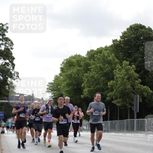 29.06.2025 - hella hamburg halbmarathon Jannik Wohlers http://msf.ph/oto/8146291 29.06.2025 10:10:51 Lombardsbrücke 1723, 2868, 3837, 5254, 5653, 7271, 8171, 8206, 8207, 8368, 8561, 9119, 10196, 10372, 11149, 11755, 12286, 12571, 12836, 13603, 14022, 14149, 15009, 15252, 15908, 16383, 17142, 17500, 17787, 18382, 19172, 19241 meine-sportfotos.de