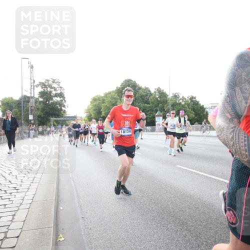29.06.2025 - hella hamburg halbmarathon Jannik Wohlers http://msf.ph/oto/8146293 29.06.2025 09:58:58 Lombardsbrücke 1319, 1366, 1506, 1595, 1642, 2282, 2630, 3112, 3715, 4467, 4839, 5299, 5420, 5457, 5458, 5465, 5492, 5866, 6390, 6414, 6415, 6416, 7033, 7037, 7129, 7130, 7395, 7833, 8509, 8542, 8652, 8929, 9903, 9922, 10020, 10266, 10518, 10519, 11041, 11068, 11625, 11689, 12014, 12186, 12406, 12446, 12544, 12778, 12910, 12912, 12949, 13792, 13841, 13912, 15000, 15156, 15197, 15269, 15408, 15441, 15686, 15856, 15884, 16189, 16334, 16574, 16679, 16868, 17045, 17198, 17455 meine-sportfotos.de