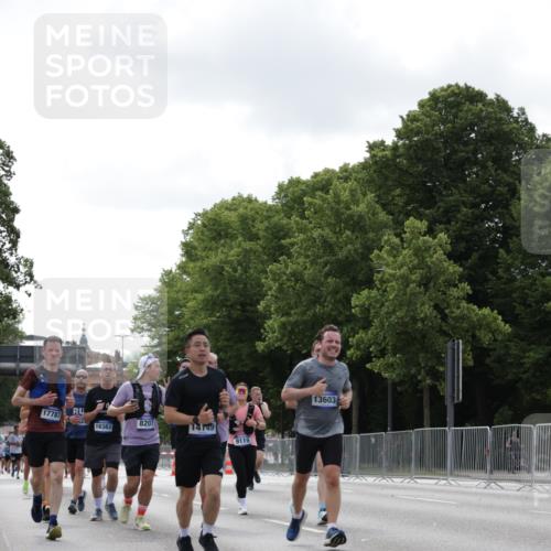 29.06.2025 - hella hamburg halbmarathon Jannik Wohlers http://msf.ph/oto/8146298 29.06.2025 10:10:52 Lombardsbrücke 1723, 2868, 3837, 5254, 7271, 8171, 8206, 8207, 8368, 8561, 9119, 10196, 10372, 11149, 11755, 12286, 12836, 13603, 14022, 14149, 15009, 15252, 15908, 16383, 17142, 17500, 17787, 18382, 19172, 19241 meine-sportfotos.de