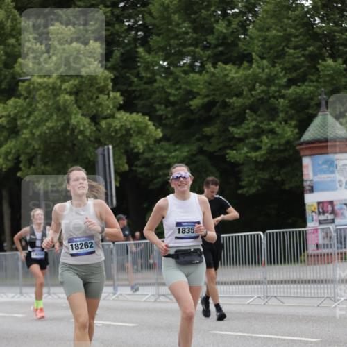 29.06.2025 - hella hamburg halbmarathon Jannik Wohlers http://msf.ph/oto/8146306 29.06.2025 10:47:40 Lombardsbrücke 1157, 1174, 1175, 1392, 1701, 2037, 2163, 2197, 2418, 2650, 2958, 3468, 3679, 3933, 4327, 4856, 5886, 5952, 7240, 7393, 7394, 7916, 8077, 8521, 8774, 9356, 9921, 10777, 10794, 11548, 11742, 11781, 12104, 12157, 12480, 13377, 13529, 13861, 14050, 14222, 15357, 15541, 15730, 15743, 16141, 16722, 17325, 17339, 17562, 17563, 17957, 18001, 18262, 18352, 18480, 19101 meine-sportfotos.de
