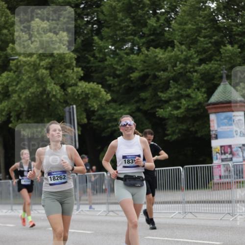29.06.2025 - hella hamburg halbmarathon Jannik Wohlers http://msf.ph/oto/8146311 29.06.2025 10:47:40 Lombardsbrücke 1157, 1174, 1175, 1392, 1701, 2037, 2163, 2197, 2418, 2650, 2958, 3468, 3679, 3933, 4327, 4856, 5886, 5952, 7240, 7393, 7394, 7916, 8077, 8521, 8774, 9356, 9921, 10777, 10794, 11548, 11742, 11781, 12104, 12157, 12480, 13377, 13529, 13861, 14050, 14222, 15357, 15541, 15730, 15743, 16141, 16722, 17325, 17339, 17562, 17563, 17957, 18001, 18262, 18352, 18480, 19101 meine-sportfotos.de