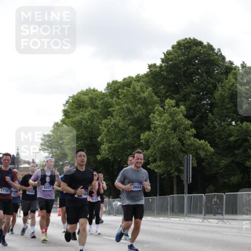 29.06.2025 - hella hamburg halbmarathon Jannik Wohlers http://msf.ph/oto/8146312 29.06.2025 10:10:52 Lombardsbrücke 1723, 2868, 3837, 5254, 7271, 8171, 8206, 8207, 8368, 8561, 9119, 10196, 10372, 11149, 11755, 12286, 12836, 13603, 14022, 14149, 15009, 15252, 15908, 16383, 17142, 17500, 17787, 18382, 19172, 19241 meine-sportfotos.de