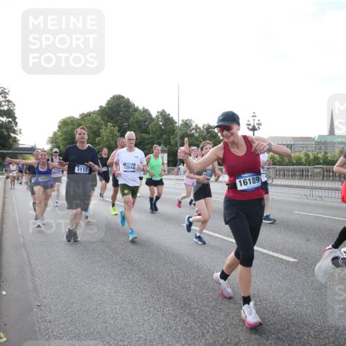 29.06.2025 - hella hamburg halbmarathon Jannik Wohlers http://msf.ph/oto/8146326 29.06.2025 09:59:02 Lombardsbrücke 1319, 1334, 1366, 1595, 1642, 2282, 2630, 3112, 4467, 5299, 5457, 5458, 5465, 5492, 5866, 6414, 6415, 6416, 7037, 7129, 7130, 7395, 7833, 8509, 8520, 8542, 8652, 8846, 8929, 9488, 9903, 9907, 9922, 10020, 10518, 10519, 11068, 11625, 11689, 12014, 12186, 12406, 12446, 12544, 12778, 12909, 12910, 12912, 12949, 13841, 13912, 14823, 14948, 15000, 15156, 15197, 15269, 15408, 15441, 15524, 15686, 15856, 16189, 16574, 16679, 16868, 17045, 17455, 18200, 18202 meine-sportfotos.de