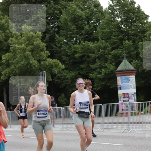 29.06.2025 - hella hamburg halbmarathon Jannik Wohlers http://msf.ph/oto/8146328 29.06.2025 10:47:40 Lombardsbrücke 1157, 1174, 1175, 1392, 1701, 2037, 2163, 2197, 2418, 2650, 2958, 3468, 3679, 3933, 4327, 4856, 5886, 5952, 7240, 7393, 7394, 7916, 8077, 8521, 8774, 9356, 9921, 10777, 10794, 11548, 11742, 11781, 12104, 12157, 12480, 13377, 13529, 13861, 14050, 14222, 15357, 15541, 15730, 15743, 16141, 16722, 17325, 17339, 17562, 17563, 17957, 18001, 18262, 18352, 18480, 19101 meine-sportfotos.de