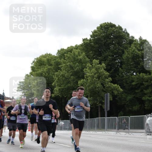 29.06.2025 - hella hamburg halbmarathon Jannik Wohlers http://msf.ph/oto/8146331 29.06.2025 10:10:52 Lombardsbrücke 1723, 2868, 3837, 5254, 7271, 8171, 8206, 8207, 8368, 8561, 9119, 10196, 10372, 11149, 11755, 12286, 12836, 13603, 14022, 14149, 15009, 15252, 15908, 16383, 17142, 17500, 17787, 18382, 19172, 19241 meine-sportfotos.de