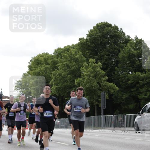 29.06.2025 - hella hamburg halbmarathon Jannik Wohlers http://msf.ph/oto/8146340 29.06.2025 10:10:52 Lombardsbrücke 1723, 2868, 3837, 5254, 7271, 8171, 8206, 8207, 8368, 8561, 9119, 10196, 10372, 11149, 11755, 12286, 12836, 13603, 14022, 14149, 15009, 15252, 15908, 16383, 17142, 17500, 17787, 18382, 19172, 19241 meine-sportfotos.de
