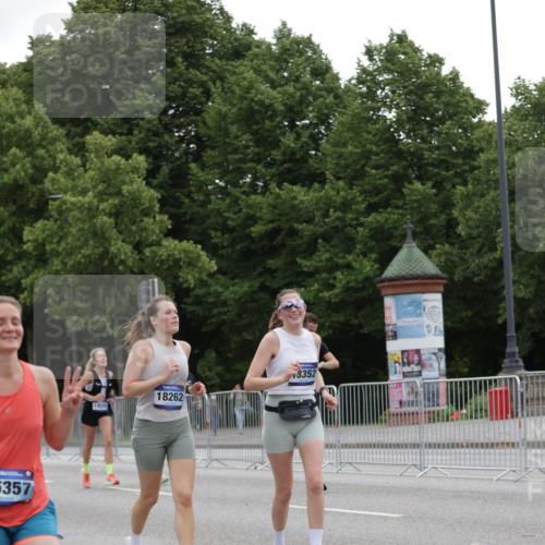 29.06.2025 - hella hamburg halbmarathon Jannik Wohlers http://msf.ph/oto/8146343 29.06.2025 10:47:40 Lombardsbrücke 1157, 1174, 1175, 1392, 1701, 2037, 2163, 2197, 2418, 2650, 2958, 3468, 3679, 3933, 4327, 4856, 5886, 5952, 7240, 7393, 7394, 7916, 8077, 8521, 8774, 9356, 9921, 10777, 10794, 11548, 11742, 11781, 12104, 12157, 12480, 13377, 13529, 13861, 14050, 14222, 15357, 15541, 15730, 15743, 16141, 16722, 17325, 17339, 17562, 17563, 17957, 18001, 18262, 18352, 18480, 19101 meine-sportfotos.de