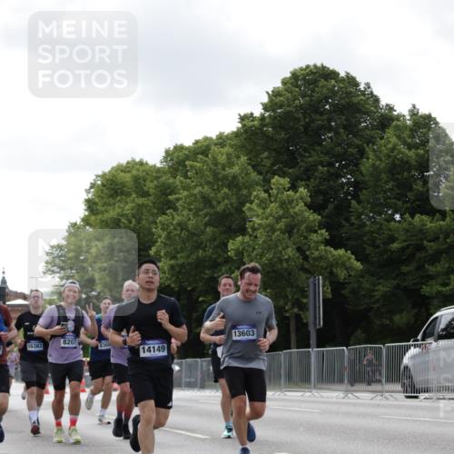 29.06.2025 - hella hamburg halbmarathon Jannik Wohlers http://msf.ph/oto/8146344 29.06.2025 10:10:52 Lombardsbrücke 1723, 2868, 3837, 5254, 7271, 8171, 8206, 8207, 8368, 8561, 9119, 10196, 10372, 11149, 11755, 12286, 12836, 13603, 14022, 14149, 15009, 15252, 15908, 16383, 17142, 17500, 17787, 18382, 19172, 19241 meine-sportfotos.de