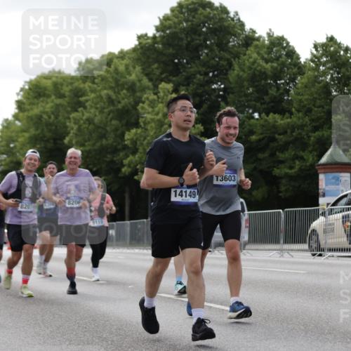29.06.2025 - hella hamburg halbmarathon Jannik Wohlers http://msf.ph/oto/8146349 29.06.2025 10:10:53 Lombardsbrücke 1723, 3837, 5254, 7271, 8171, 8206, 8207, 8368, 8561, 9119, 10196, 10372, 11149, 11755, 12286, 13603, 14022, 14149, 15009, 15252, 15797, 15908, 16383, 17142, 17787, 18382, 19172, 19241 meine-sportfotos.de