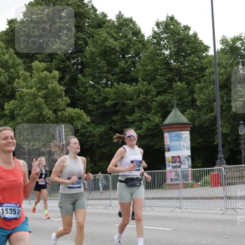 29.06.2025 - hella hamburg halbmarathon Jannik Wohlers http://msf.ph/oto/8146352 29.06.2025 10:47:41 Lombardsbrücke 1157, 1174, 1175, 1392, 1701, 2037, 2163, 2197, 2418, 2650, 2958, 3468, 3504, 3679, 3933, 4327, 4856, 5585, 5886, 5952, 7240, 7393, 7394, 7916, 8077, 8521, 8774, 9356, 9921, 10145, 10777, 10794, 11548, 11742, 11781, 12104, 12157, 12480, 13377, 13529, 13675, 13861, 14050, 15357, 15541, 15730, 15743, 16141, 16722, 17325, 17339, 17562, 17563, 17957, 18001, 18248, 18262, 18352, 18480, 19101 meine-sportfotos.de