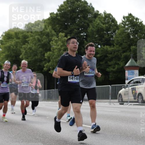 29.06.2025 - hella hamburg halbmarathon Jannik Wohlers http://msf.ph/oto/8146355 29.06.2025 10:10:53 Lombardsbrücke 1723, 3837, 5254, 7271, 8171, 8206, 8207, 8368, 8561, 9119, 10196, 10372, 11149, 11755, 12286, 13603, 14022, 14149, 15009, 15252, 15797, 15908, 16383, 17142, 17787, 18382, 19172, 19241 meine-sportfotos.de