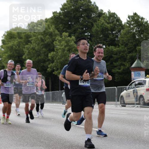 29.06.2025 - hella hamburg halbmarathon Jannik Wohlers http://msf.ph/oto/8146360 29.06.2025 10:10:53 Lombardsbrücke 1723, 3837, 5254, 7271, 8171, 8206, 8207, 8368, 8561, 9119, 10196, 10372, 11149, 11755, 12286, 13603, 14022, 14149, 15009, 15252, 15797, 15908, 16383, 17142, 17787, 18382, 19172, 19241 meine-sportfotos.de