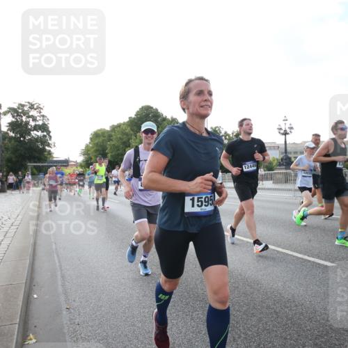 29.06.2025 - hella hamburg halbmarathon Jannik Wohlers http://msf.ph/oto/8146372 29.06.2025 09:59:04 Lombardsbrücke 1319, 1334, 1366, 1595, 1642, 2282, 2391, 2630, 3112, 4467, 5299, 5457, 5458, 5465, 5866, 6414, 6415, 6416, 7037, 7129, 7130, 7395, 7833, 8520, 8542, 8652, 8846, 8929, 9142, 9488, 9903, 9907, 9922, 10020, 10518, 11039, 11625, 12014, 12186, 12406, 12446, 12544, 12778, 12909, 12910, 12912, 13841, 13912, 14823, 14948, 15000, 15197, 15269, 15408, 15441, 15524, 15686, 16189, 16531, 16574, 16679, 16868, 17045, 17455, 17769, 17848, 17967, 18200, 18202 meine-sportfotos.de