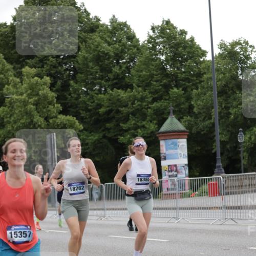 29.06.2025 - hella hamburg halbmarathon Jannik Wohlers http://msf.ph/oto/8146374 29.06.2025 10:47:41 Lombardsbrücke 1157, 1174, 1175, 1392, 1701, 2037, 2163, 2197, 2418, 2650, 2958, 3468, 3504, 3679, 3933, 4327, 4856, 5585, 5886, 5952, 7240, 7393, 7394, 7916, 8077, 8521, 8774, 9356, 9921, 10145, 10777, 10794, 11548, 11742, 11781, 12104, 12157, 12480, 13377, 13529, 13675, 13861, 14050, 15357, 15541, 15730, 15743, 16141, 16722, 17325, 17339, 17562, 17563, 17957, 18001, 18248, 18262, 18352, 18480, 19101 meine-sportfotos.de