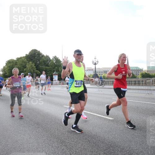29.06.2025 - hella hamburg halbmarathon Jannik Wohlers http://msf.ph/oto/8146383 29.06.2025 09:59:07 Lombardsbrücke 1319, 1334, 1366, 1595, 1642, 2282, 2391, 2432, 2630, 3112, 3279, 3668, 4426, 4837, 5299, 5465, 5866, 6414, 6415, 6416, 7037, 7395, 7833, 8520, 8542, 8652, 8846, 8929, 9142, 9488, 9903, 9907, 9922, 9984, 10020, 10518, 11039, 11625, 12446, 12544, 12778, 12909, 12910, 12912, 13841, 13912, 14823, 14948, 15000, 15197, 15269, 15408, 15441, 15524, 16095, 16189, 16531, 16574, 16679, 16868, 17045, 17455, 17769, 17848, 17967, 18200, 18202 meine-sportfotos.de