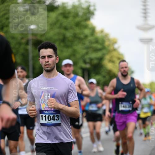29.06.2025 - hella hamburg halbmarathon Dr. Thomas Lammeyer http://msf.ph/oto/8146397 29.06.2025 10:05:37 Kennedybrücke 1464, 1526, 1653, 1722, 1724, 2091, 2167, 2490, 2591, 2806, 2957, 3039, 3425, 3663, 3976, 4319, 4322, 4370, 5602, 5603, 5675, 6087, 6281, 0000, 6302, 6921, 7189, 7223, 7287, 7658, 7846, 8030, 8046, 8191, 8392, 8578, 8632, 8822, 8926, 9230, 10074, 10281, 10301, 10576, 10915, 11043 meine-sportfotos.de