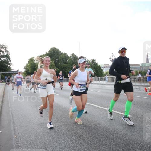 29.06.2025 - hella hamburg halbmarathon Jannik Wohlers http://msf.ph/oto/8146407 29.06.2025 09:59:11 Lombardsbrücke 1319, 1334, 1366, 1595, 1642, 1955, 2282, 2391, 2432, 2630, 3279, 3668, 4426, 4837, 5299, 5465, 6414, 6415, 7833, 8330, 8520, 8542, 8652, 8846, 8929, 9142, 9488, 9903, 9907, 9984, 10020, 10031, 10518, 11039, 11568, 11844, 12446, 12544, 12778, 12909, 12910, 12912, 13503, 13589, 13808, 13841, 14605, 14823, 14948, 15179, 15197, 15263, 15269, 15344, 15349, 15441, 15524, 16095, 16189, 16531, 16574, 16609, 16679, 17045, 17455, 17769, 17848, 17967, 18200, 18202, 18413 meine-sportfotos.de