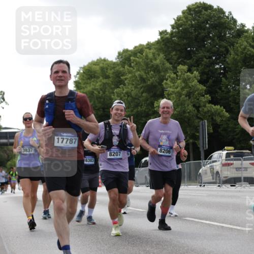 29.06.2025 - hella hamburg halbmarathon Jannik Wohlers http://msf.ph/oto/8146423 29.06.2025 10:10:54 Lombardsbrücke 1723, 3837, 5254, 7271, 8171, 8206, 8207, 8368, 8561, 9119, 10196, 10372, 11149, 11755, 12286, 13603, 14149, 15009, 15252, 15797, 15908, 16383, 17142, 17787, 18382, 19172, 19241 meine-sportfotos.de