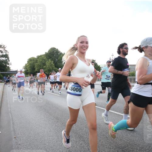 29.06.2025 - hella hamburg halbmarathon Jannik Wohlers http://msf.ph/oto/8146435 29.06.2025 09:59:12 Lombardsbrücke 1334, 1366, 1595, 1642, 1955, 2391, 2432, 2630, 3279, 3668, 4426, 4837, 5465, 6414, 6415, 7833, 8330, 8520, 8542, 8652, 8846, 8929, 9142, 9488, 9903, 9907, 9984, 10020, 10031, 10518, 11039, 11568, 11844, 12446, 12544, 12778, 12909, 12910, 12912, 13503, 13589, 13808, 13841, 14605, 14823, 14948, 15179, 15197, 15263, 15269, 15344, 15349, 15441, 15524, 16095, 16531, 16574, 16609, 16679, 17045, 17455, 17769, 17848, 17967, 18200, 18202, 18413 meine-sportfotos.de