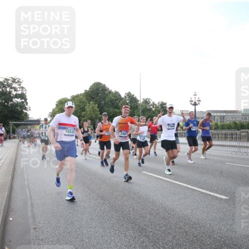 29.06.2025 - hella hamburg halbmarathon Jannik Wohlers http://msf.ph/oto/8146445 29.06.2025 09:59:13 Lombardsbrücke 1334, 1366, 1595, 1642, 1955, 2391, 2432, 2630, 3279, 3668, 4426, 4837, 5465, 6414, 6415, 8330, 8520, 8542, 8652, 8846, 8929, 9142, 9488, 9903, 9907, 9984, 10020, 10031, 10518, 11039, 11568, 11844, 12446, 12544, 12778, 12909, 12910, 12912, 13503, 13589, 13808, 13841, 14605, 14778, 14823, 14948, 15179, 15197, 15263, 15269, 15344, 15349, 15441, 15524, 15954, 16095, 16531, 16574, 16609, 16679, 17455, 17769, 17848, 17967, 18200, 18202, 18413 meine-sportfotos.de