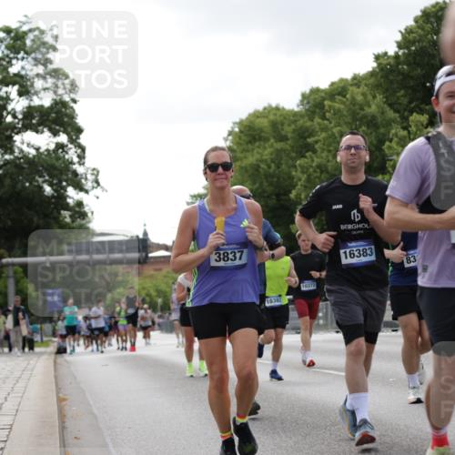 29.06.2025 - hella hamburg halbmarathon Jannik Wohlers http://msf.ph/oto/8146451 29.06.2025 10:10:56 Lombardsbrücke 1723, 3837, 5254, 8171, 8206, 8207, 8368, 9119, 10196, 10372, 11149, 11755, 12286, 13603, 14149, 15252, 15797, 15908, 16383, 17142, 17787, 18382, 19172, 19241 meine-sportfotos.de
