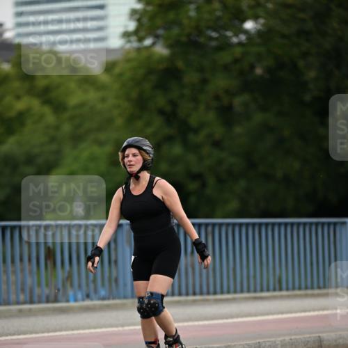 29.06.2025 - hella hamburg halbmarathon Dr. Thomas Lammeyer http://msf.ph/oto/8146455 29.06.2025 09:17:54 Kennedybrücke  meine-sportfotos.de