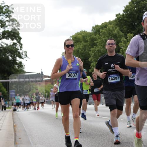 29.06.2025 - hella hamburg halbmarathon Jannik Wohlers http://msf.ph/oto/8146461 29.06.2025 10:10:56 Lombardsbrücke 1723, 3837, 5254, 8171, 8206, 8207, 8368, 9119, 10196, 10372, 11149, 11755, 12286, 13603, 14149, 15252, 15797, 15908, 16383, 17142, 17787, 18382, 19172, 19241 meine-sportfotos.de