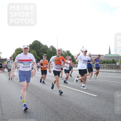 29.06.2025 - hella hamburg halbmarathon Jannik Wohlers http://msf.ph/oto/8146464 29.06.2025 09:59:13 Lombardsbrücke 1334, 1366, 1595, 1642, 1955, 2391, 2432, 2630, 3279, 3668, 4426, 4837, 5465, 6414, 6415, 8330, 8520, 8542, 8652, 8846, 8929, 9142, 9488, 9903, 9907, 9984, 10020, 10031, 10518, 11039, 11568, 11844, 12446, 12544, 12778, 12909, 12910, 12912, 13503, 13589, 13808, 13841, 14605, 14778, 14823, 14948, 15179, 15197, 15263, 15269, 15344, 15349, 15441, 15524, 15954, 16095, 16531, 16574, 16609, 16679, 17455, 17769, 17848, 17967, 18200, 18202, 18413 meine-sportfotos.de